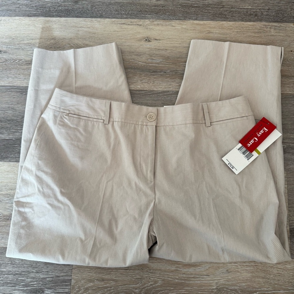 Rafaella Women’s Classic Fit Perfectly Slimming Capri Pants Size 14 NWT Stone